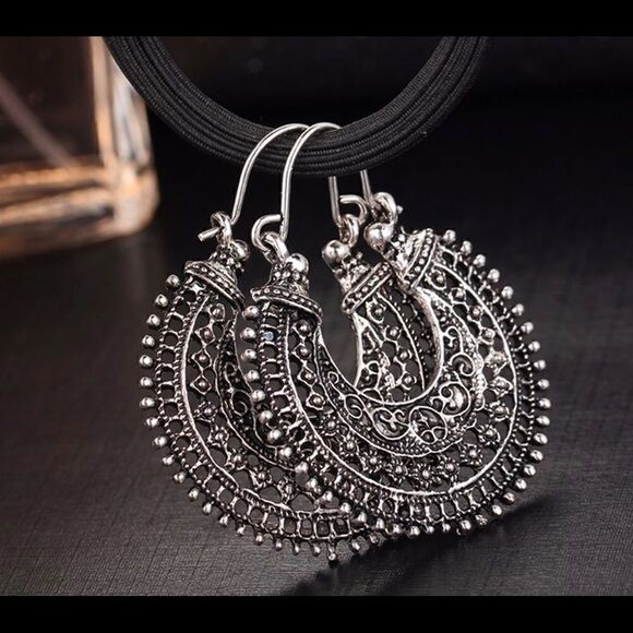 + Antique Silver Tone Vintage Style Earrings - Picture 3 of 4